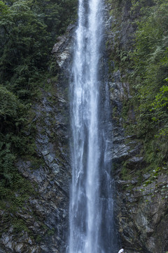 高山流水瀑布