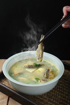 鯽魚燉豆腐