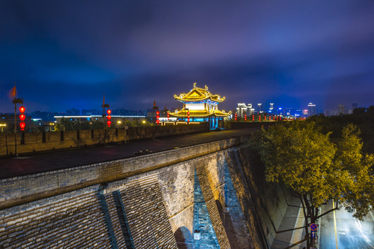 西安安远门城墙夜景