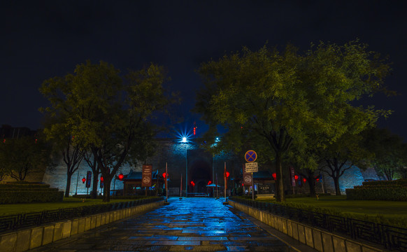 西安安远门城墙夜景