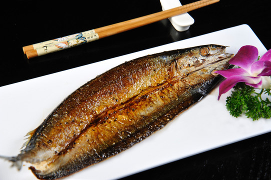 日式鐵板秋刀魚(yú)