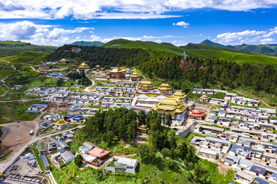 航拍甘肃甘南郎木寺