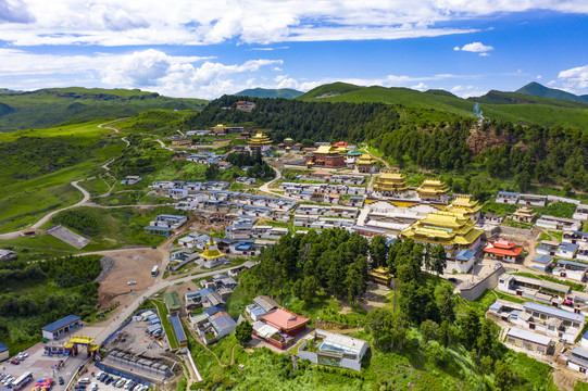 航拍甘肃甘南郎木寺