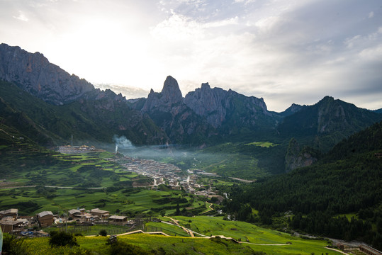 航拍甘肃甘南迭部县扎尕那景区