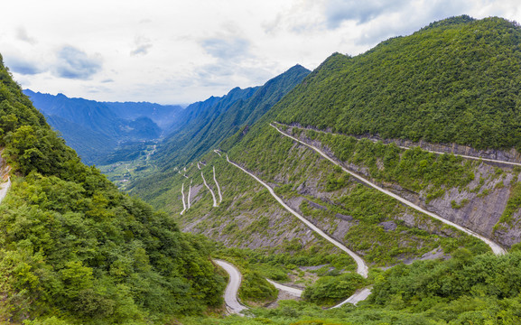 航拍湖北恩施挂壁公路