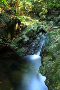 山间溪流