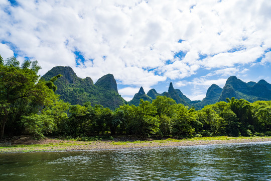 广西桂林山水漓江风光