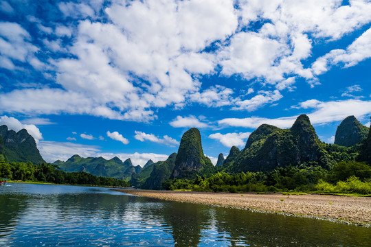 广西桂林山水漓江风光