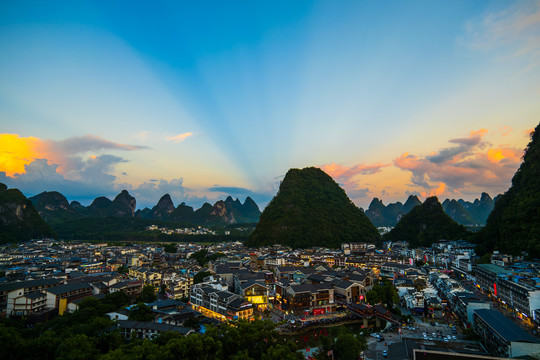 广西桂林阳朔县城西街全景夜景