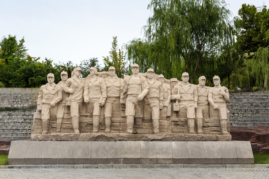 中国金都跨世纪群雕塑