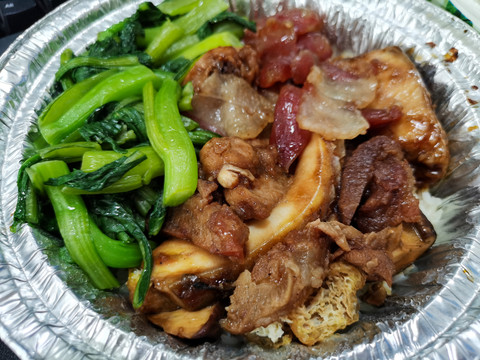 八品煲仔饭