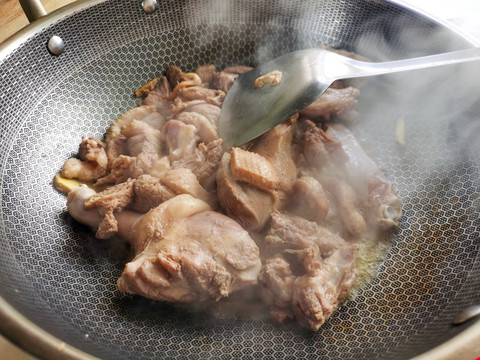 炒鸭肉