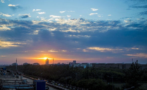 日落和黎明的天空背景