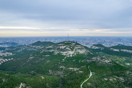 佛慧山上航拍济南城市风光