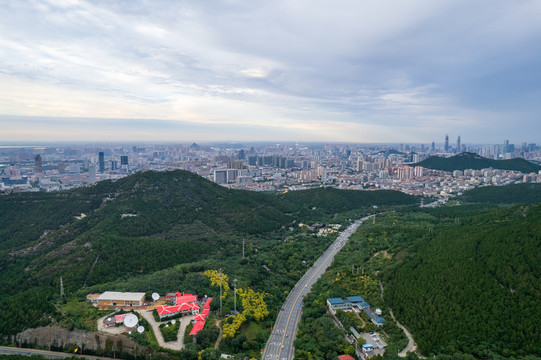 佛慧山上航拍济南城市风光