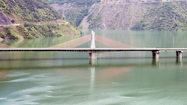 雅西高速观音岩特大桥