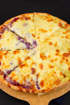 蓝莓榴莲双拼披萨高清大图