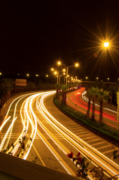 城市夜晚道路