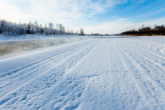 冰雪河流