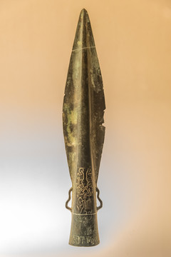 战国时期巴族犀牛手掌纹矛