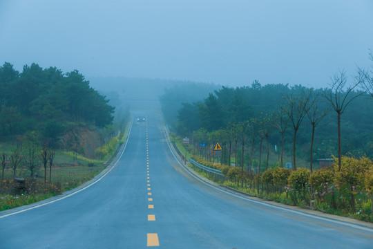 笔直的太行一号公路