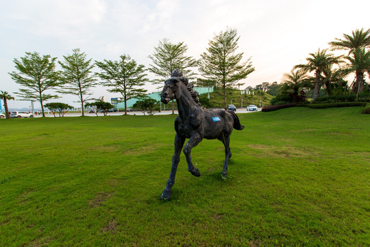 钦州滨海浴场海红树湾骏马雕塑