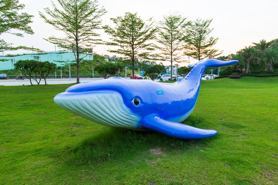 钦州滨海浴场海红树湾鲸鱼雕塑