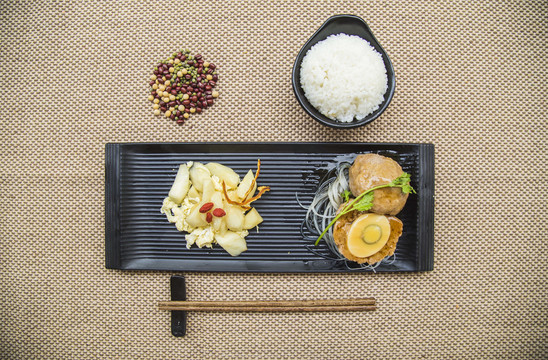红烧狮子头蔬菜米饭套餐