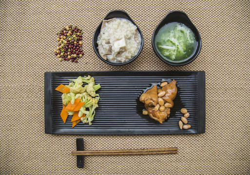 黄豆焖猪蹄蔬菜米饭套餐