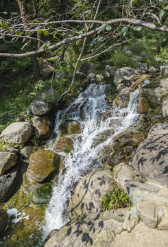 天津蓟县盘山风景区山上水流小溪