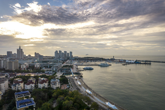 航拍青岛海滨城市风光