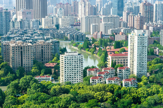 爬楼俯拍上海城市建筑
