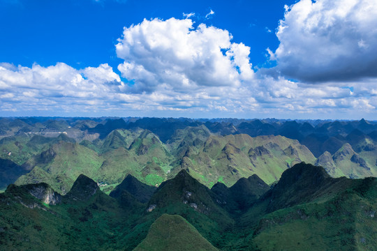 喀斯特地貌群山九万大山