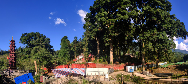 云峰寺楨楠林外全景