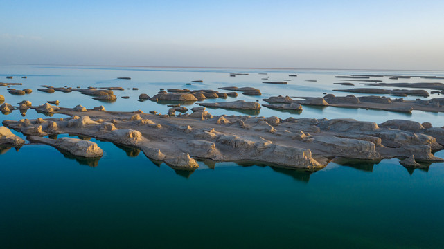 青海水上雅丹景区实拍