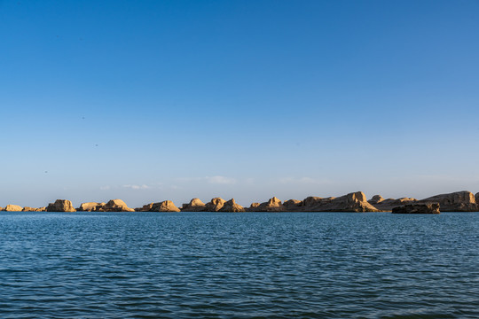 青海水上雅丹景区实拍