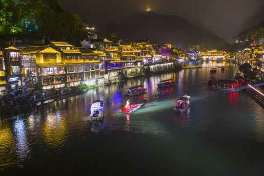 凤凰古城沱江夜景