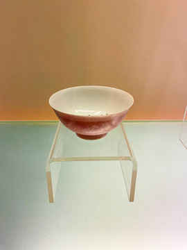 胭脂红釉珐琅彩碗