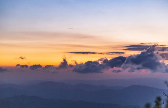 山东泰山山顶日出风光