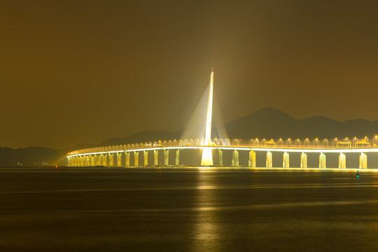 长长的深圳湾公路大桥