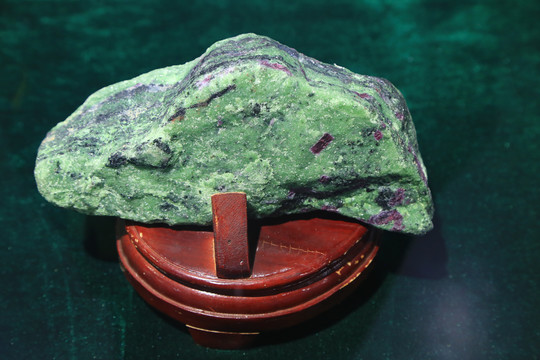 绿帘石