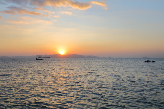 海上日出