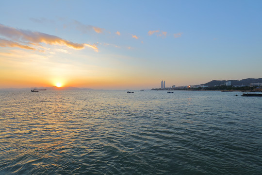 海上日出