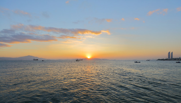 海上日出