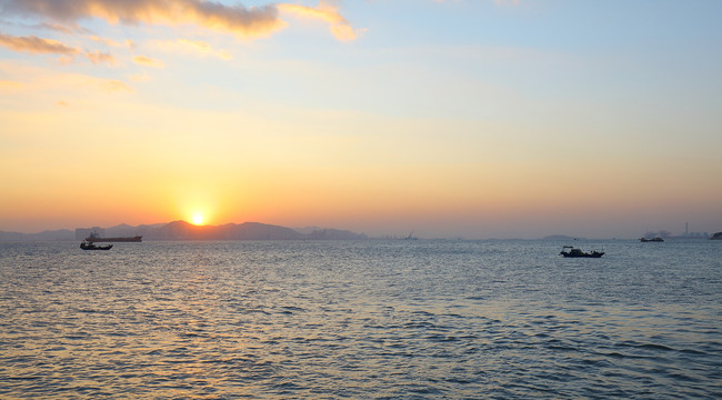 海上日出