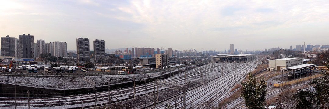 东站雪景