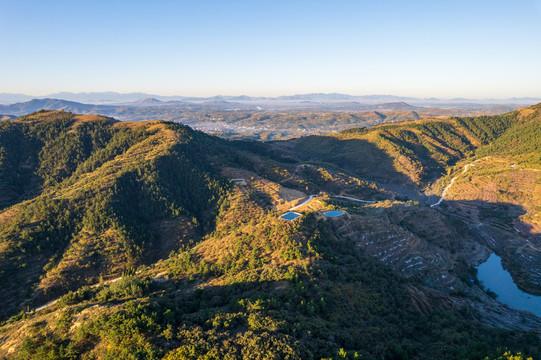 航拍沂蒙山区漫山遍野的果园