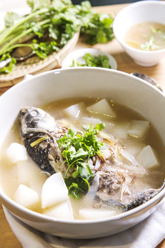 蘿卜鯽魚湯