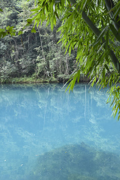 平静水面