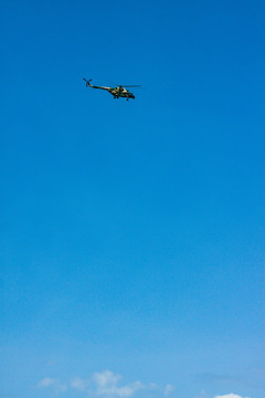 蓝天直升飞机